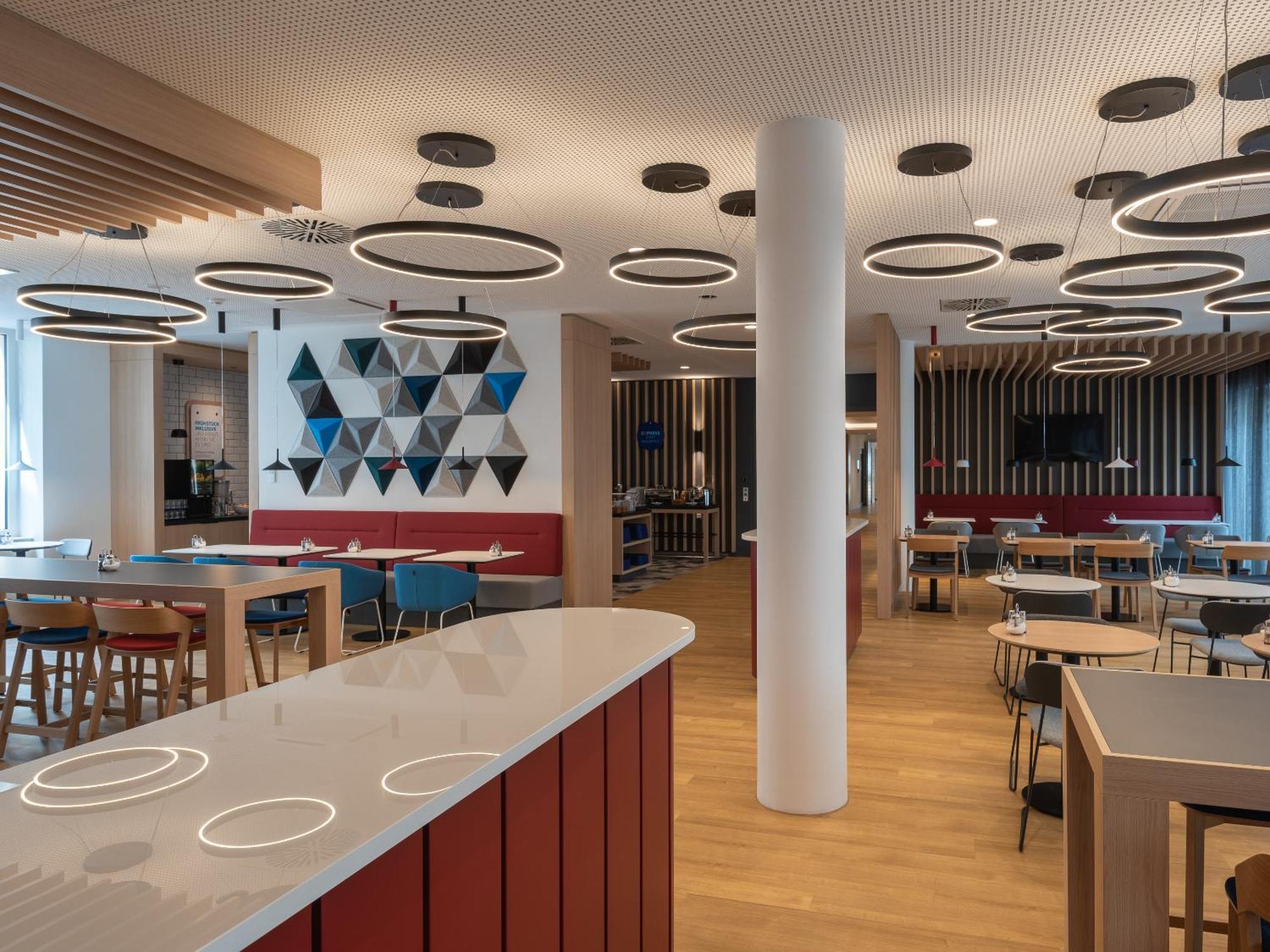 Holiday Inn Express Heilbronn By Ihg Esterno foto